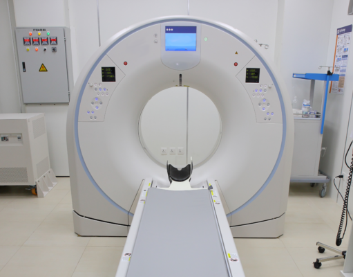 Clinical outcomes and management of contrast hypersensitivity in patients requiring repeated computed tomography imaging