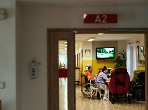 Achieving restraint-free care for frail older patients with cognitive impairment in the acute hospital